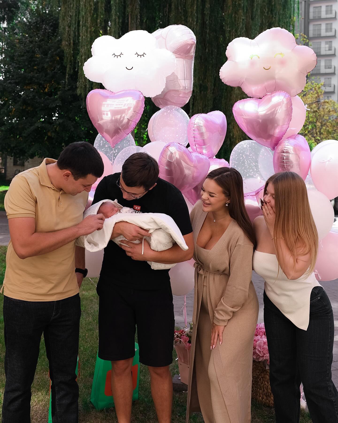 Блогерша Верба поделилась кадрами шикарной выписки из роддома: фото