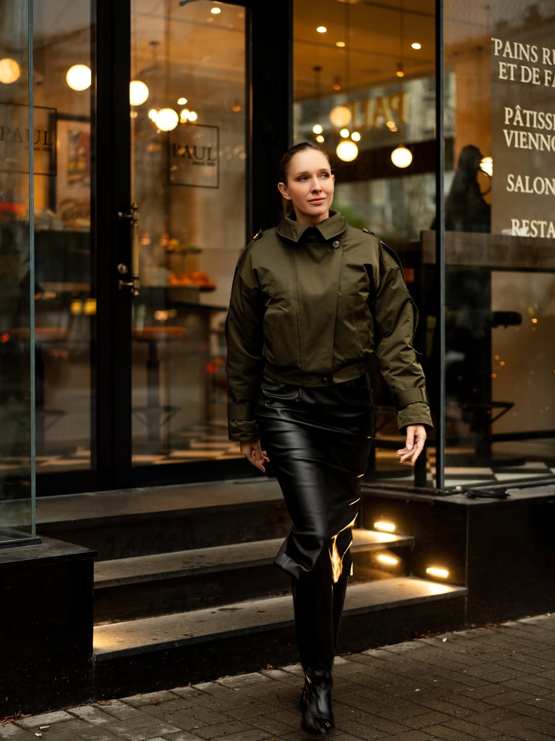 Катя Осадчая показала главный тренд весны 2026: как носить укороченный тренч