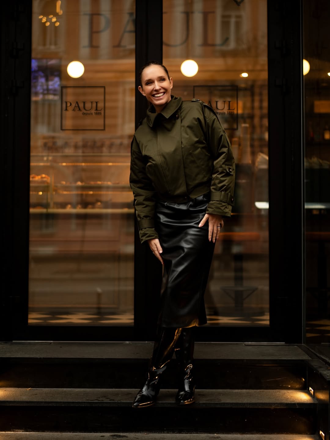 Катя Осадчая показала главный тренд весны 2026: как носить укороченный тренч