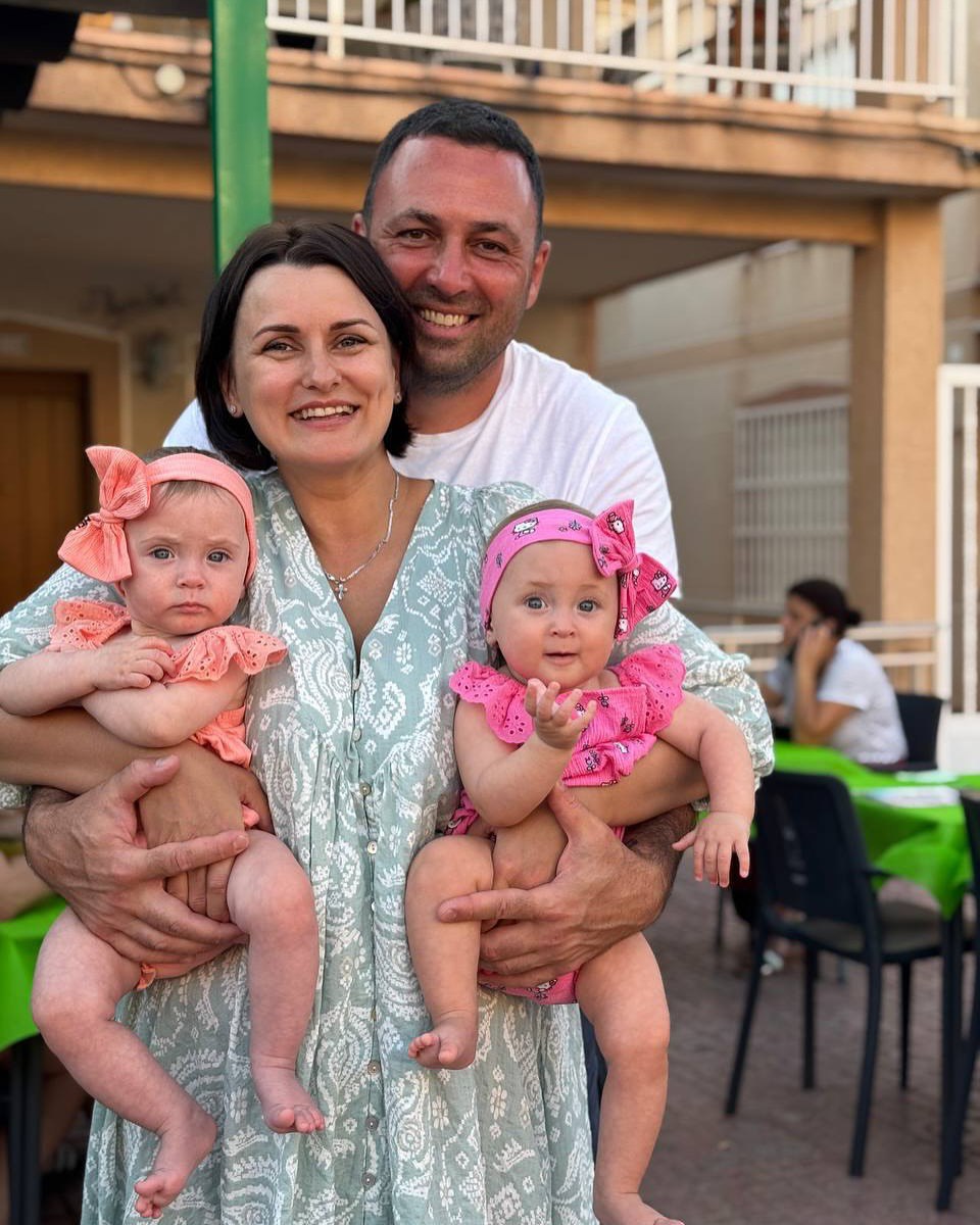 Зірка &quot;МастерШеф&quot; Ліза Глінська показала, як змінилися її доньки за рік (відео)