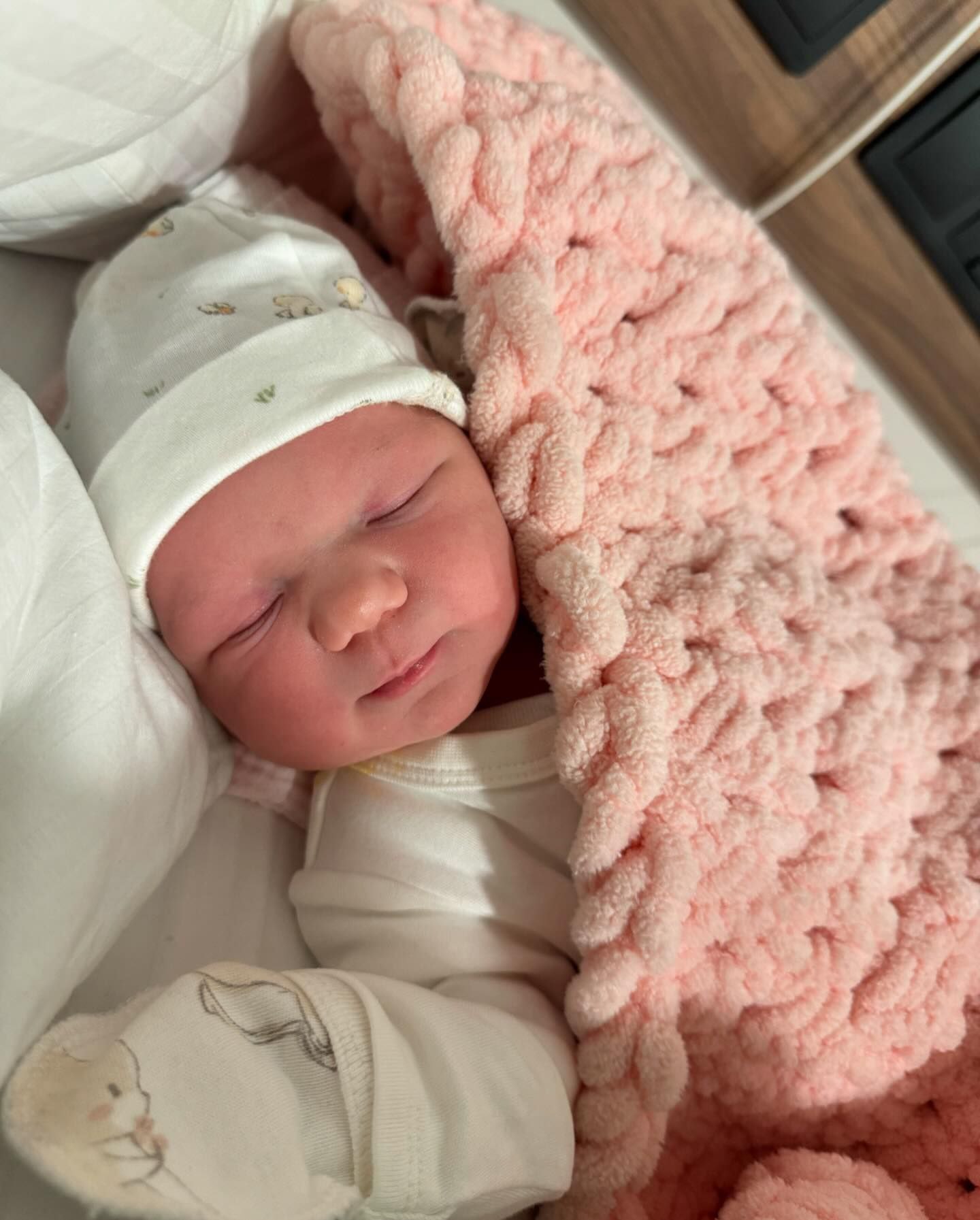 Блогерша Верба поделилась кадрами шикарной выписки из роддома: фото