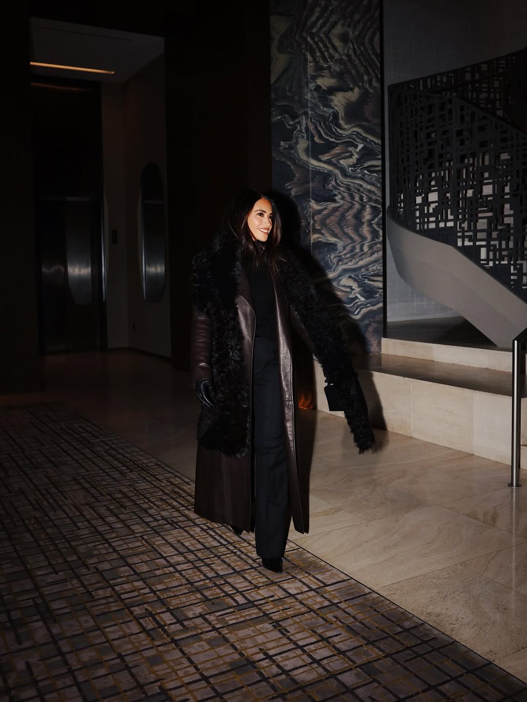 Messi's wife nails chic winter look with leather trench coat and faux fur scarf