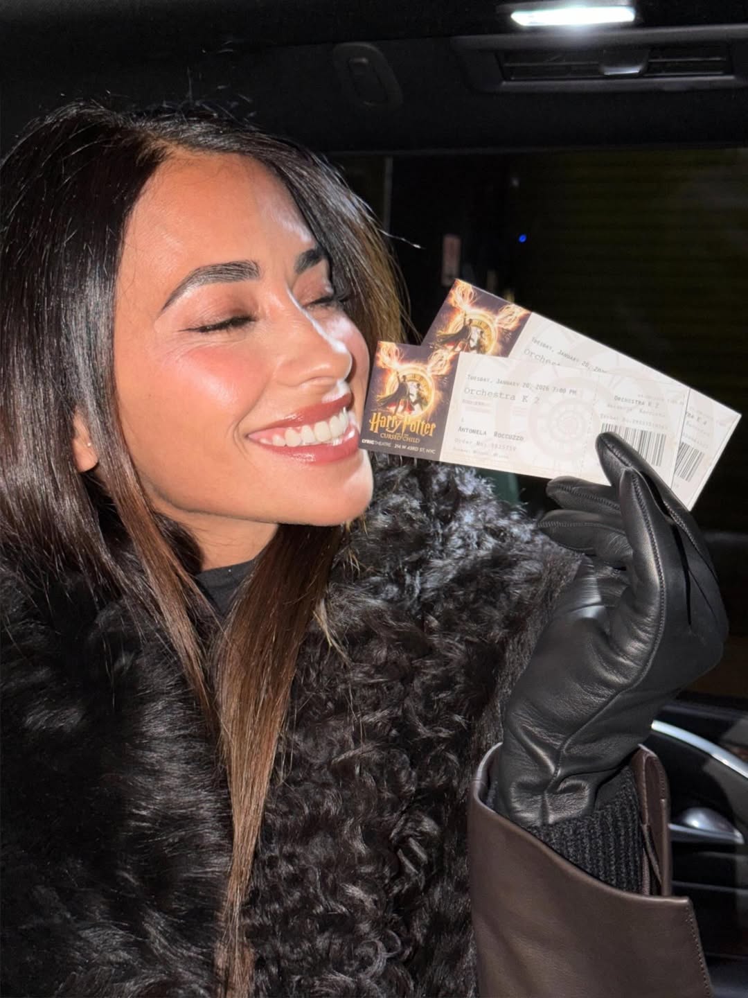 Messi's wife nails chic winter look with leather trench coat and faux fur scarf