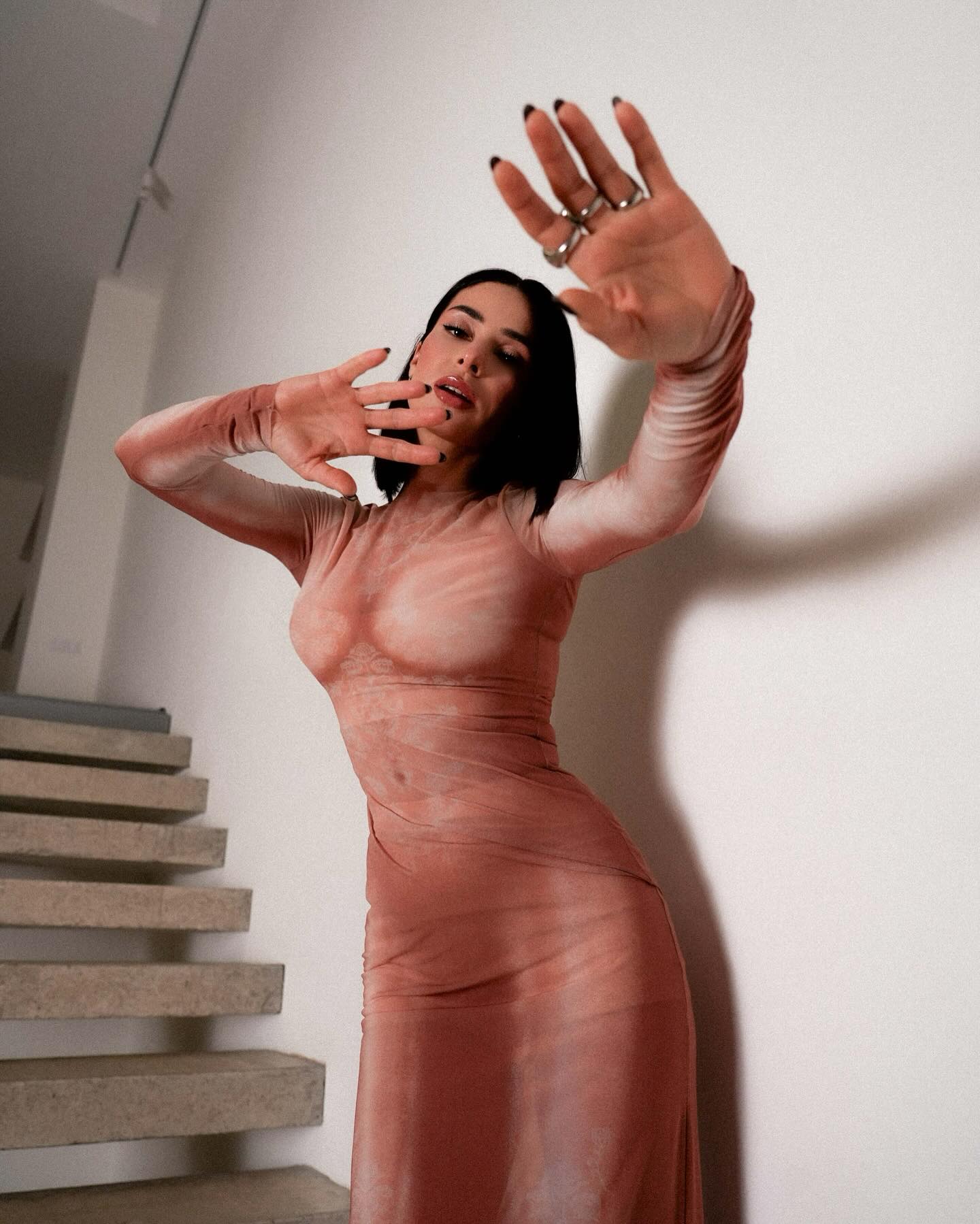 Злата Огнєвіч здивувала "голою" сукнею: як повторити образ, який точно виділить вас із натовпу