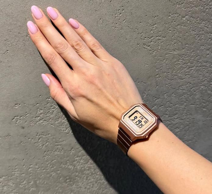 Нюд, который выглядит дорого: маникюр Никитюк и Дорофеевой стал трендом 2026