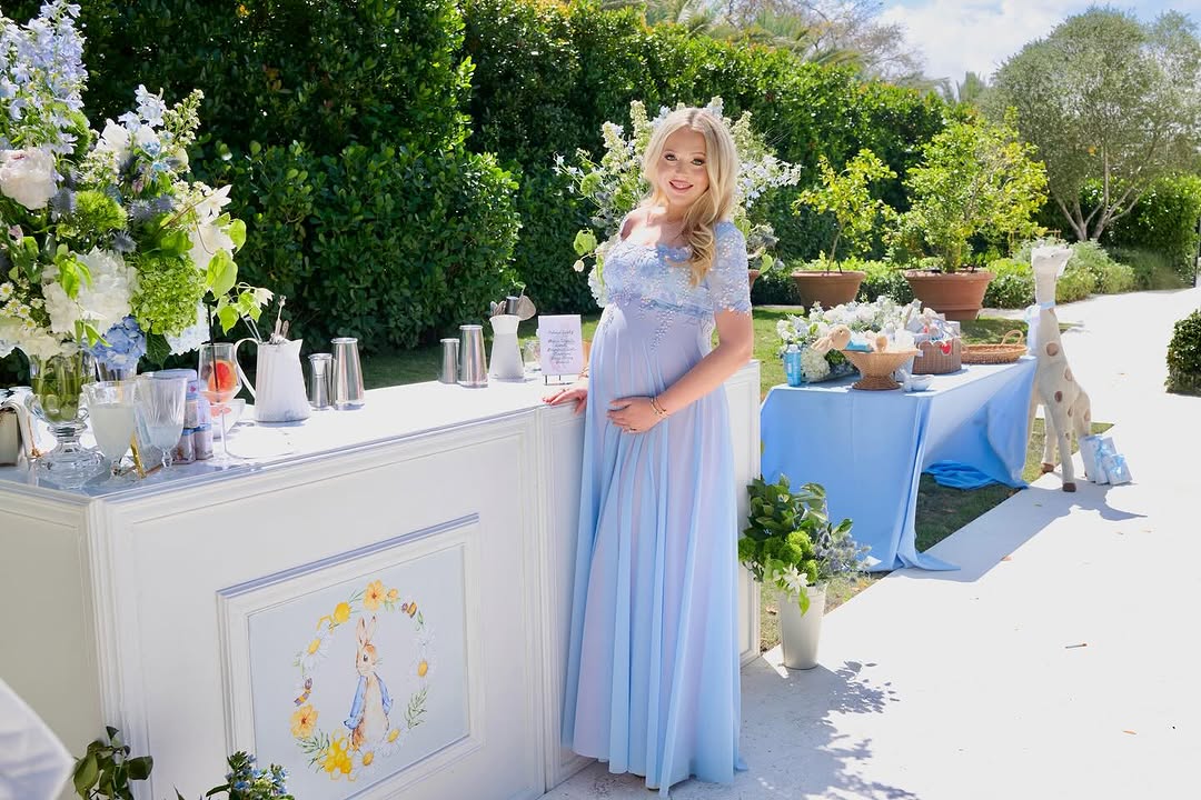 Младшая дочь Дональда Трампа "засветила" большой животик на последнем месяце беременности