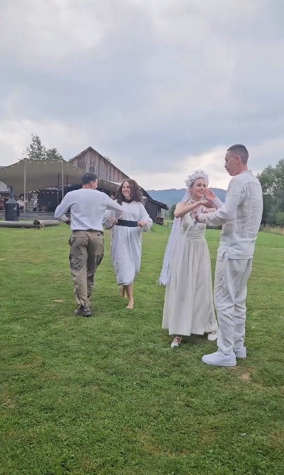 Звезда "Спіймати Кайдаша" впервые показала фото со свадьбы: какой образ она выбрала