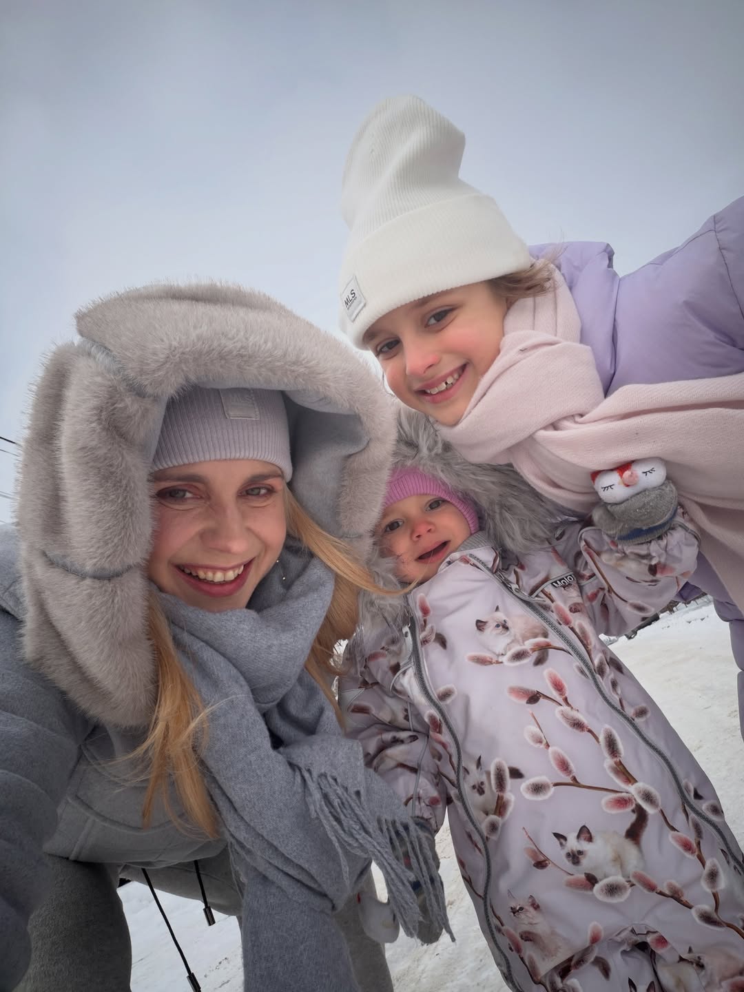 Лилия Ребрик показала идеальный зимний образ для прогулок с детьми