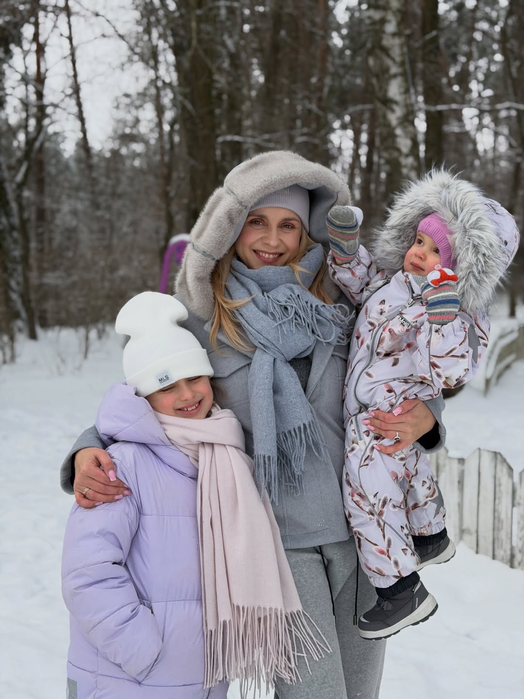 Лилия Ребрик показала идеальный зимний образ для прогулок с детьми