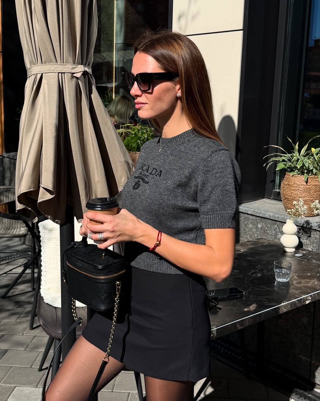 Юбка мини и высокие сапоги: жена Решетника показала стильный &quot;лук&quot; на весну