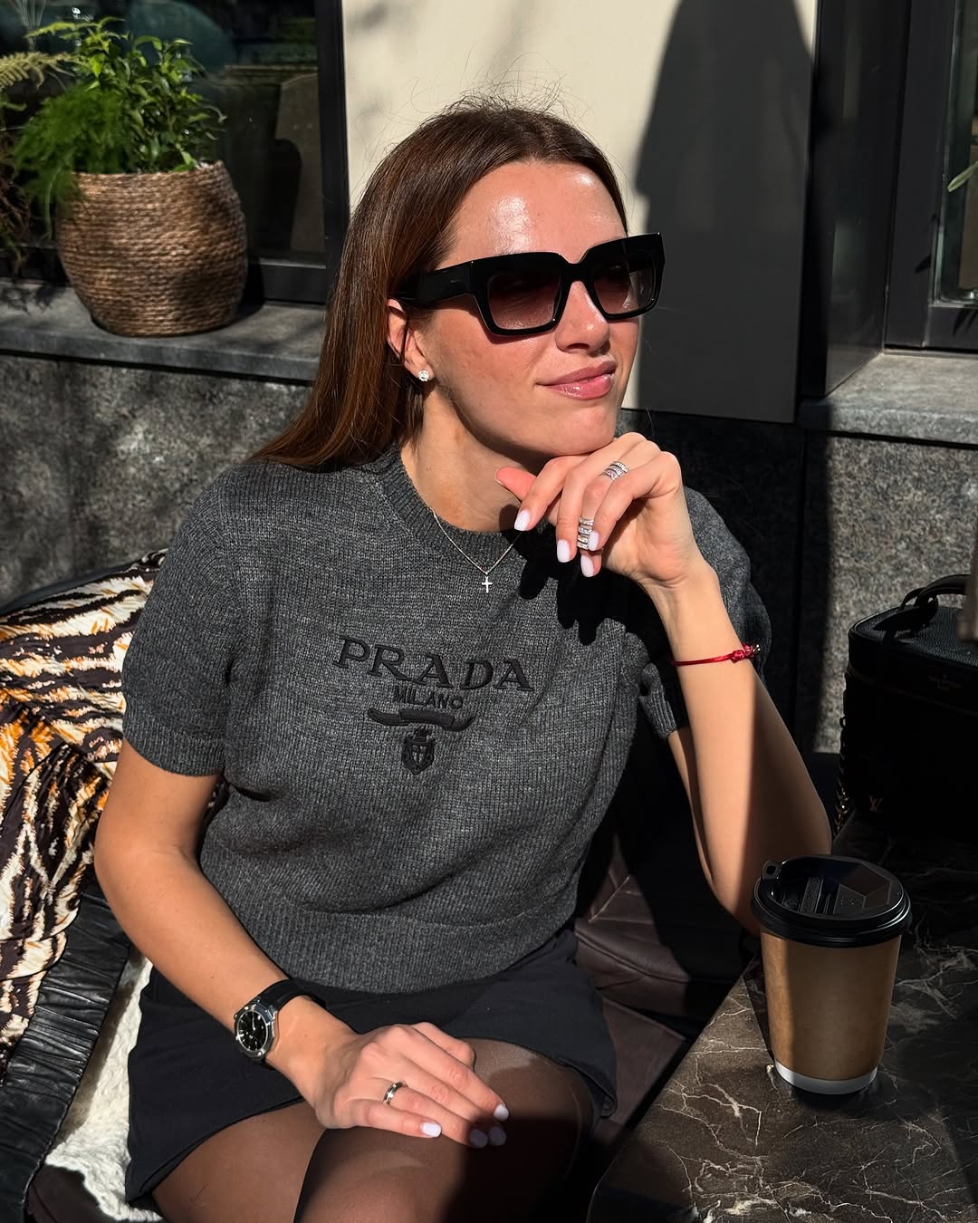 Юбка мини и высокие сапоги: жена Решетника показала стильный &quot;лук&quot; на весну