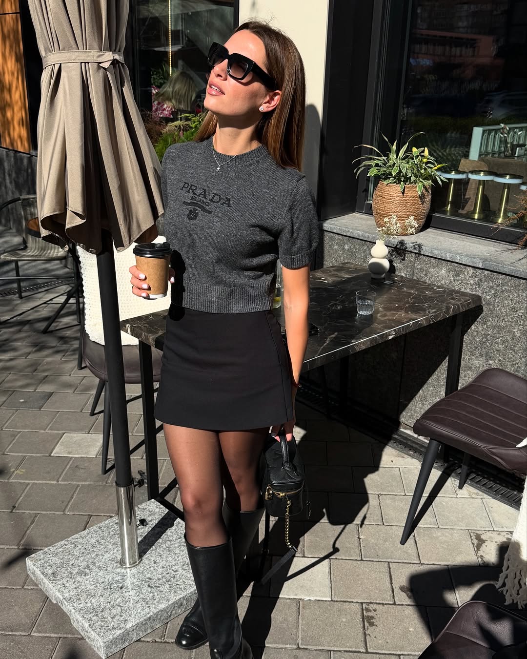 Юбка мини и высокие сапоги: жена Решетника показала стильный &quot;лук&quot; на весну