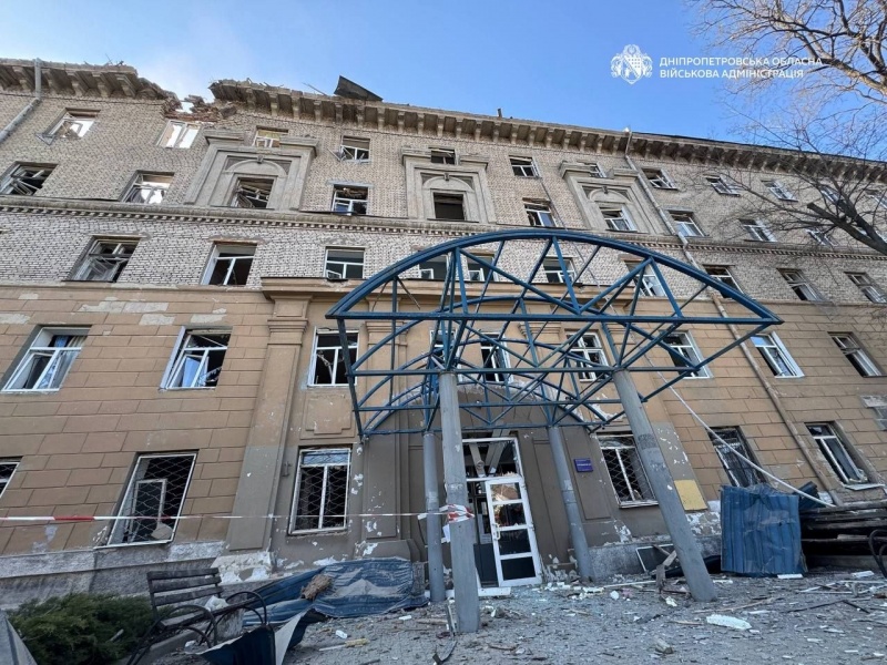Ukrainian Dnipro under Russian missiles again: Dorm damaged, injuries reported (photos)
