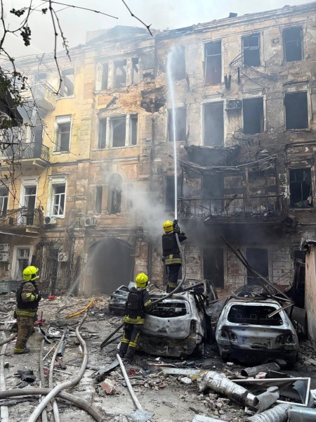 Russian overnight attack damages homes and injures people in Odesa