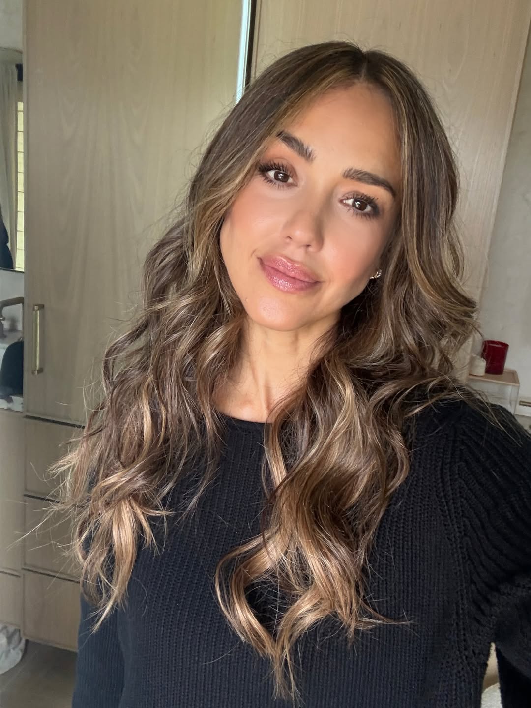 Jessica Alba’s signature waves: Easy hairstyle you can recreate at home