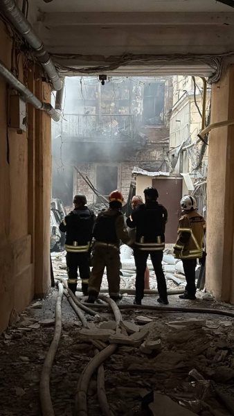 Russian overnight attack damages homes and injures people in Odesa