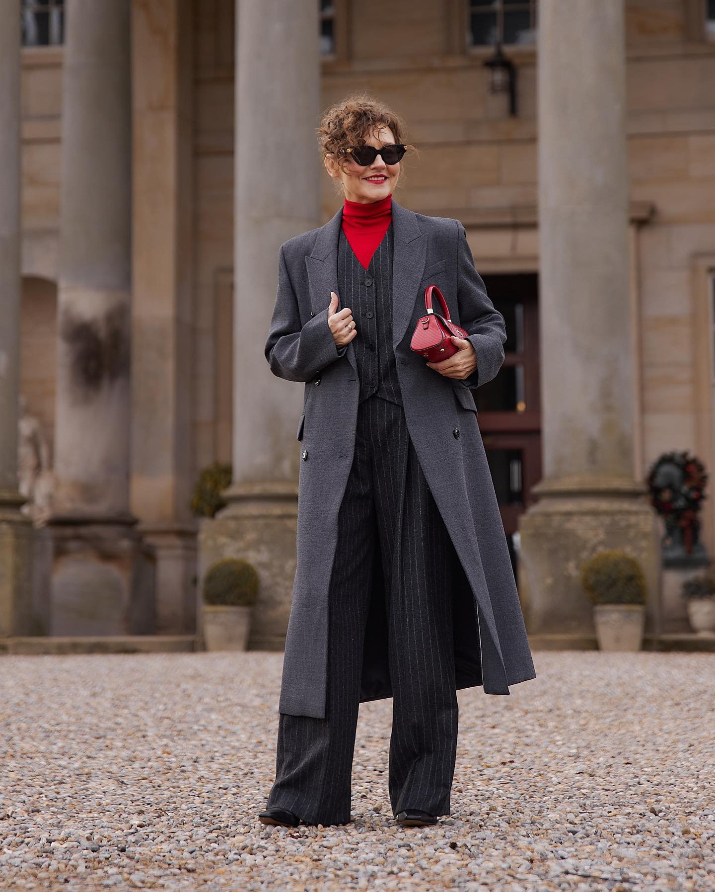 У чому зігрітися у жовтні: модні образи з теплими светрами та гольфами-водолазками