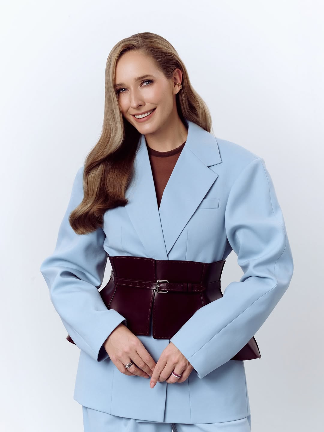 Катя Осадча показала головне модне поєднання сезону: небесний і бургунді