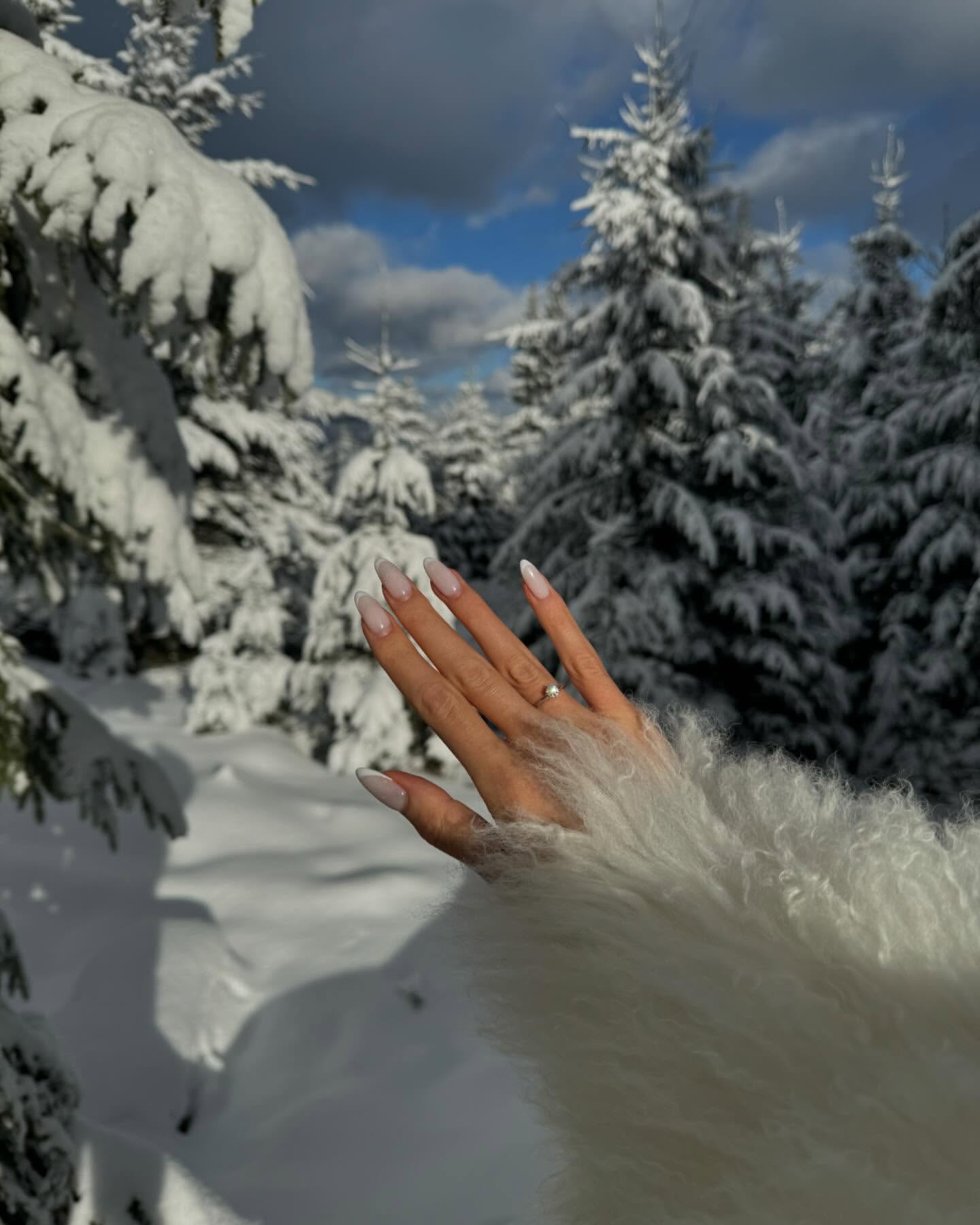 Леся Нікітюк зізналася, чому відклала весілля з коханим-військовим