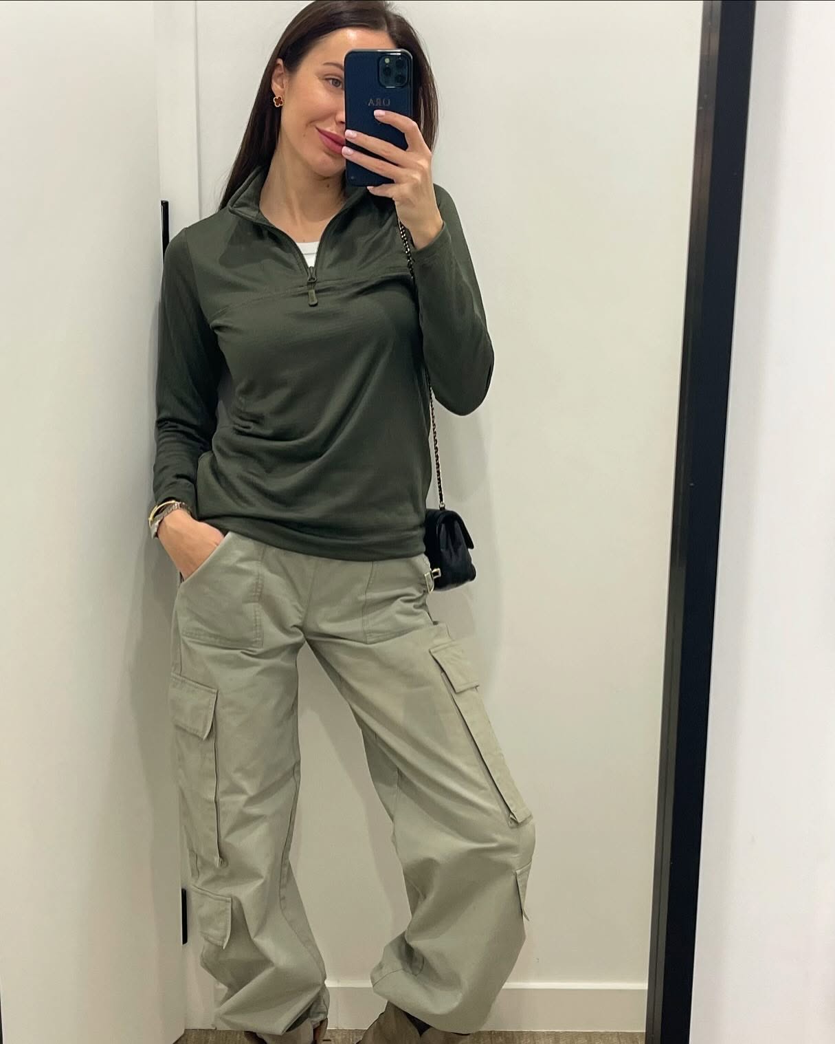 Штани карго, коротка дублянка та пуховик: які тренди обирають Надя Дорофєєва та колишня Остапчука