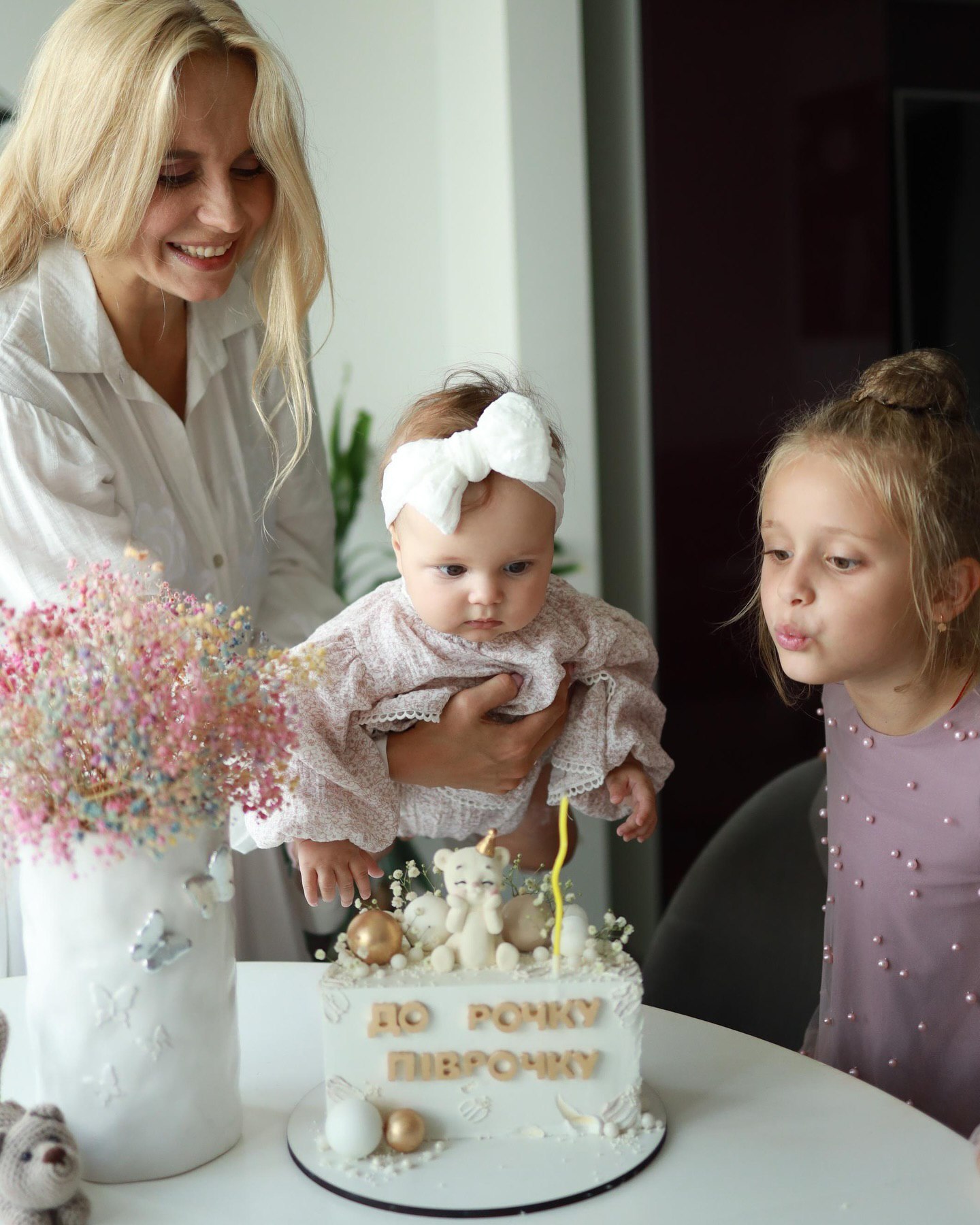 Лилия Ребрик очаровала видео с самой маленькой дочерью и сыном известного актера: "Начинаем выбирать женихов"