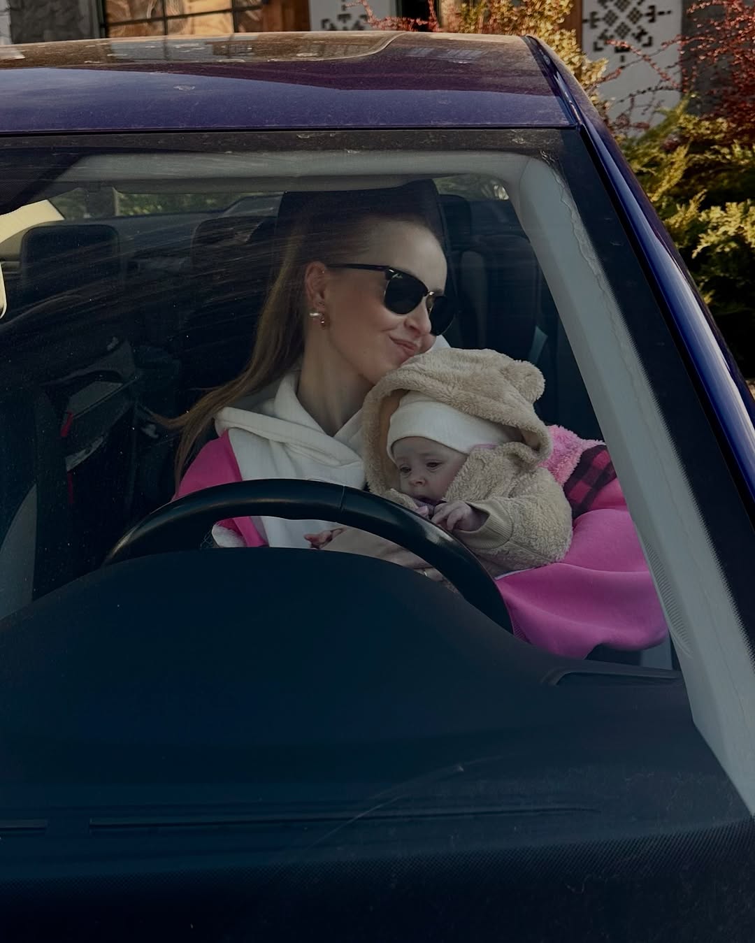 Звезда &quot;Кріпосної&quot; впервые показала лицо 4-месячной дочки: на кого она похожа