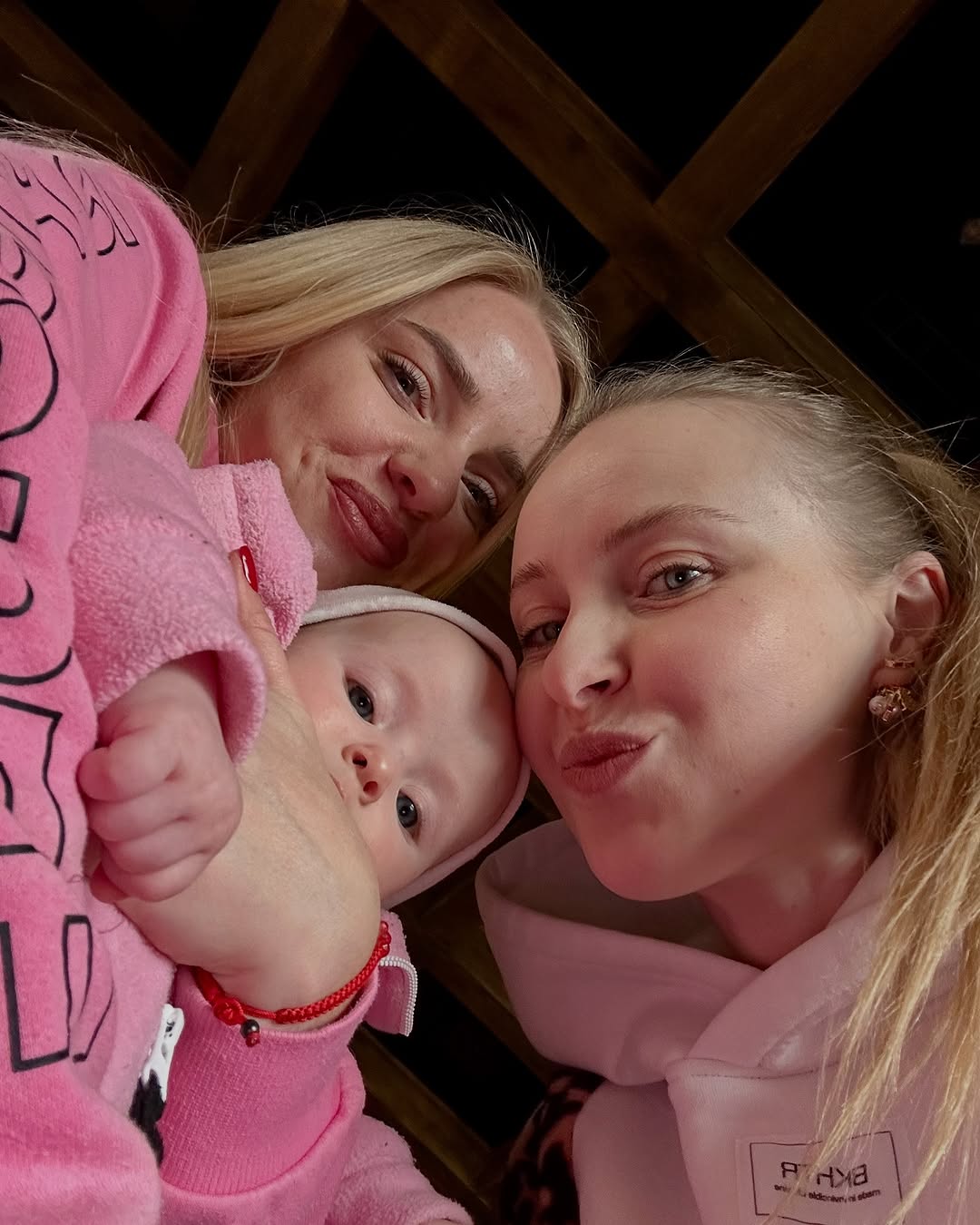 Звезда &quot;Кріпосної&quot; впервые показала лицо 4-месячной дочки: на кого она похожа