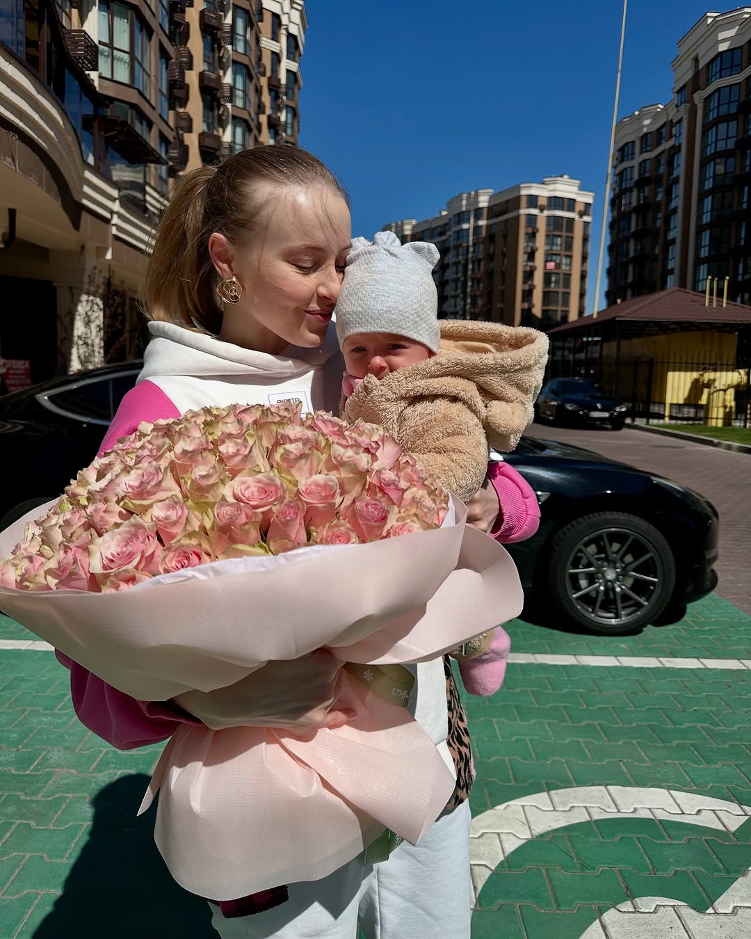 Звезда &quot;Кріпосної&quot; впервые показала лицо 4-месячной дочки: на кого она похожа