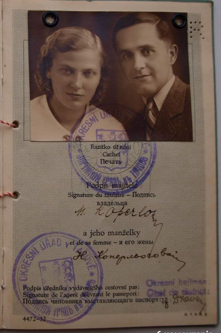 Хоч на аватарку, хоч на паспорт: старовинні фото для документів викликали захват у мережі