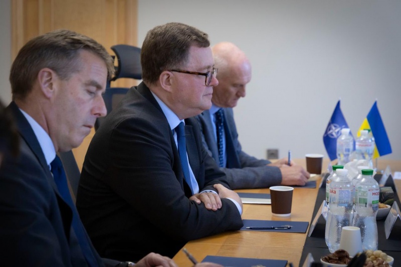 Ukrainian official meets NATO chief to discuss security guarantees