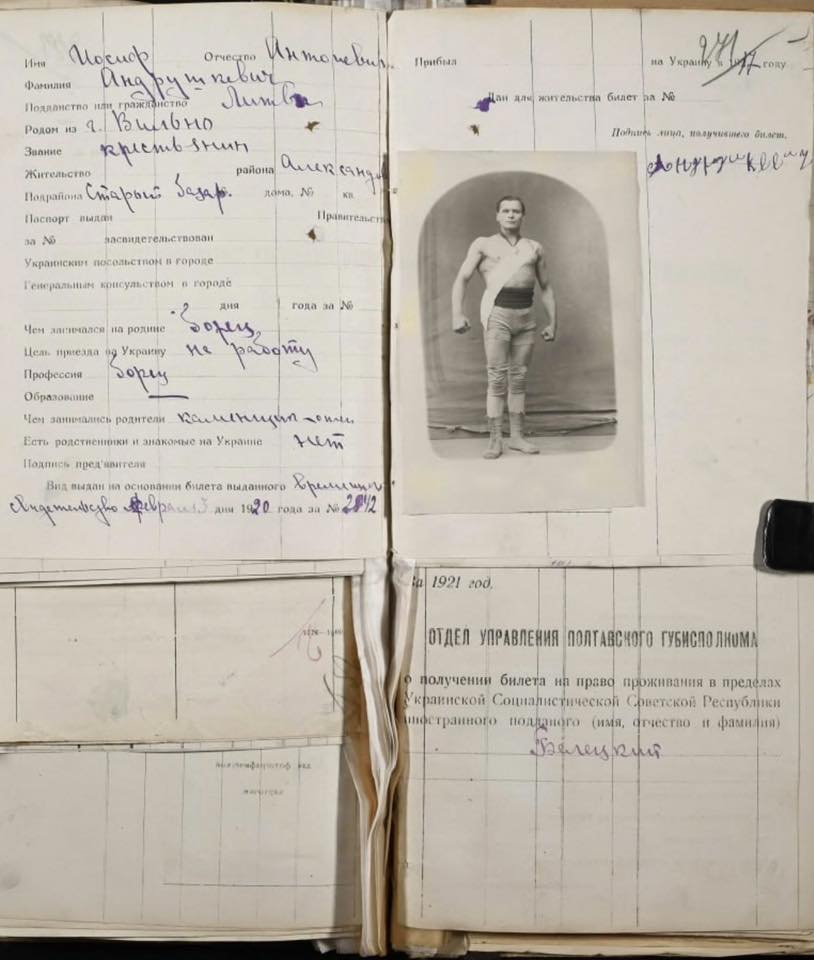 Хоч на аватарку, хоч на паспорт: старовинні фото для документів викликали захват у мережі