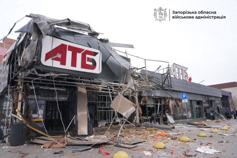 Russia hits supermarket in Zaporizhzhia, leaves injuried and damages