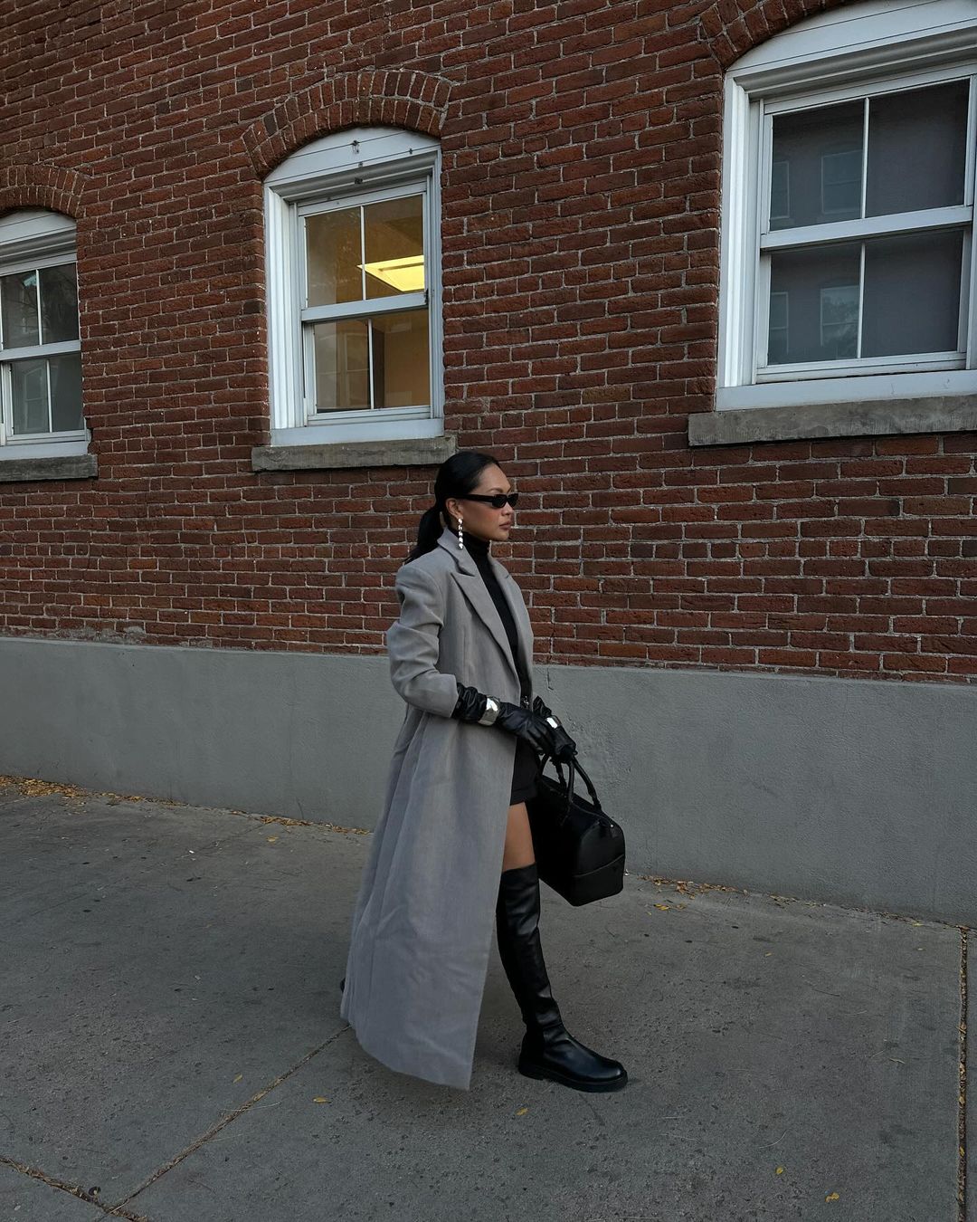 С чем носить черное платье осенью: 5 стильных образов, которые никогда не выйдут из моды