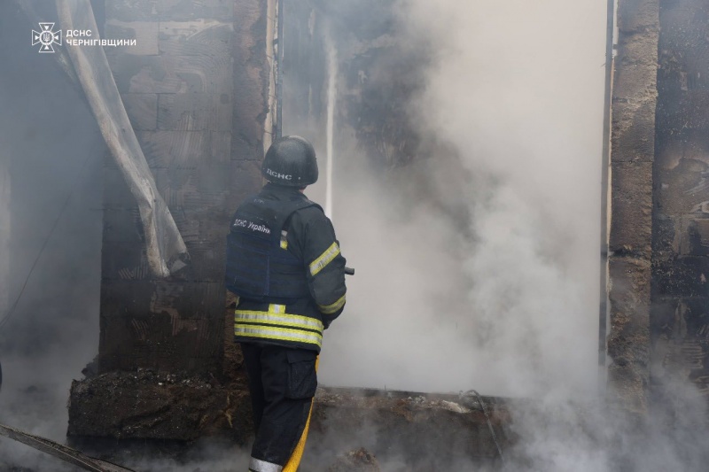 Chernihiv under attack by Russia again: State Emergency Service shows aftermath of new strike