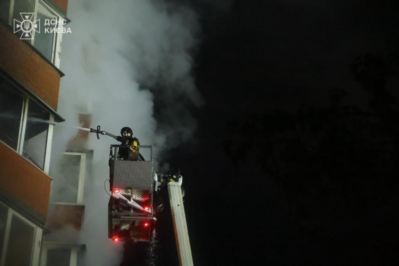 Rescuers reveal aftermath of Russian night attack on Ukraine's capital