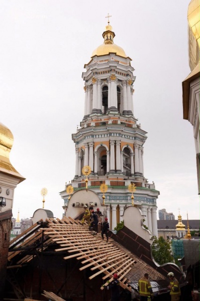 Rescuers complete roof repairs at Kyiv Pechersk Lavra damaged in Russian strike