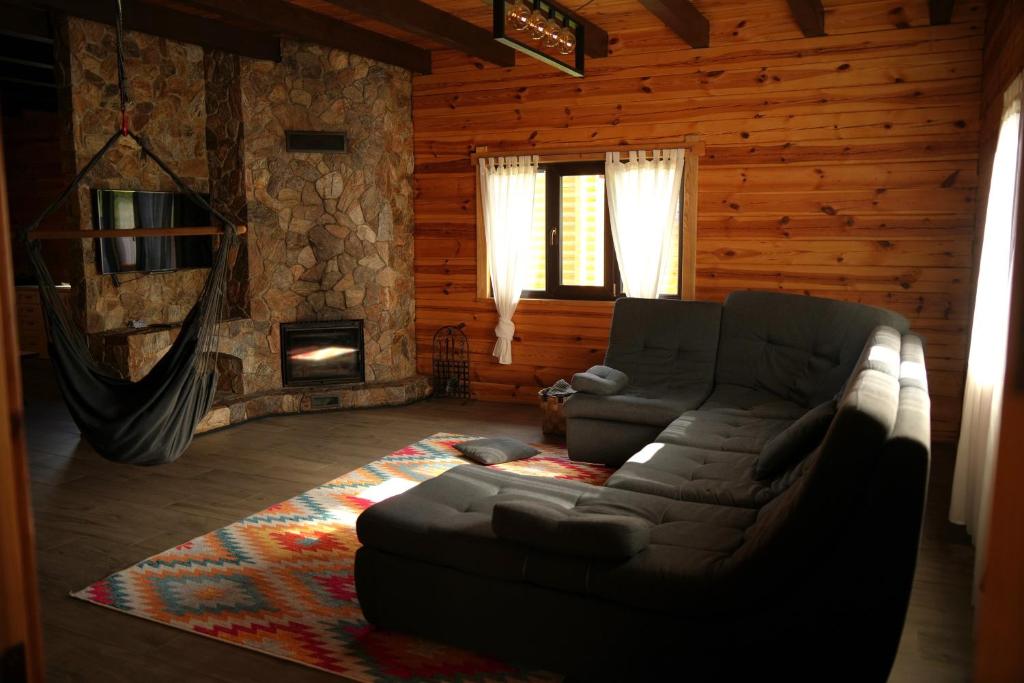 Весняні вихідні в Карпатах: топ будинків і котеджів, де можна відпочити на природі