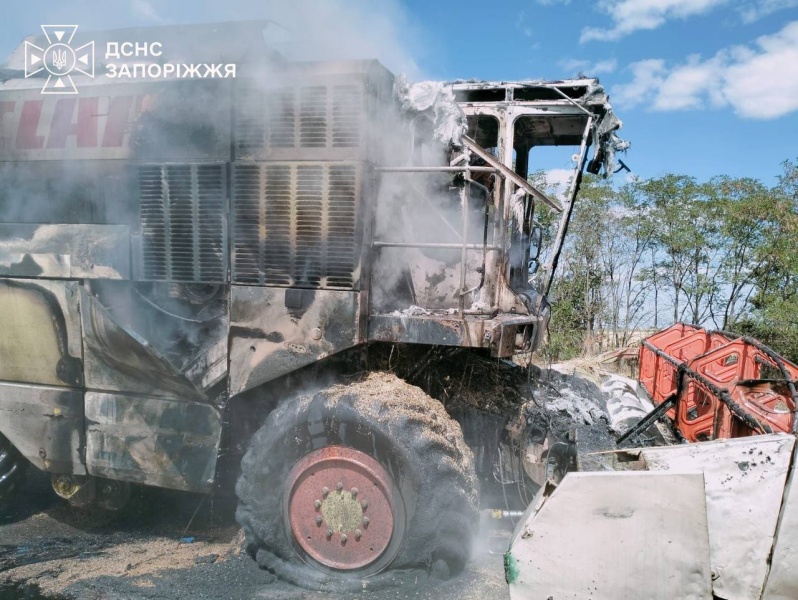 Ukrainian farm workers injured as Russia attacks combine harvester in Zaporizhzhia region