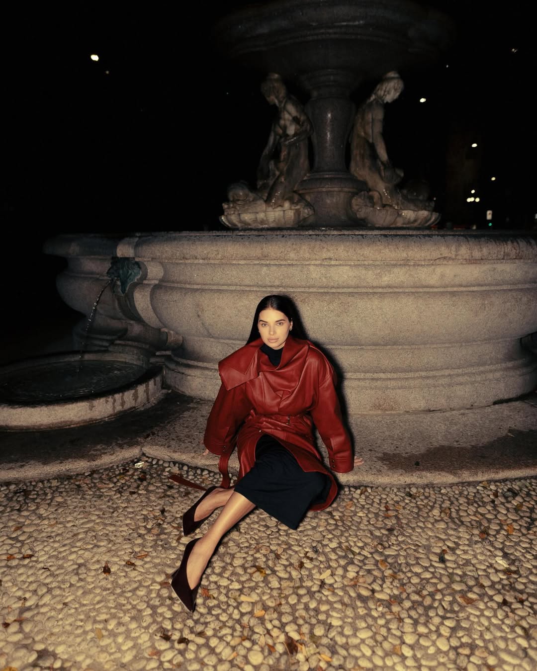 Винна класика сезону: стильний вихід дружини Усика у трендовому відтінку