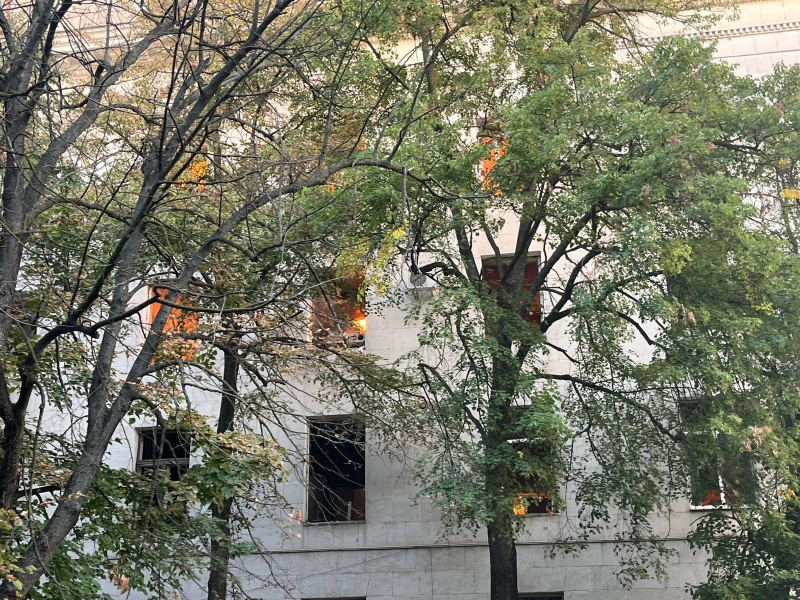 Kherson admin building burns for half a day after Russian attack