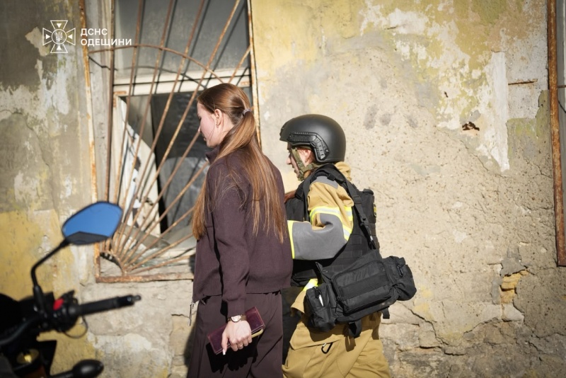 Double strike: Rescuers show aftermath of Russian attack on central Odesa