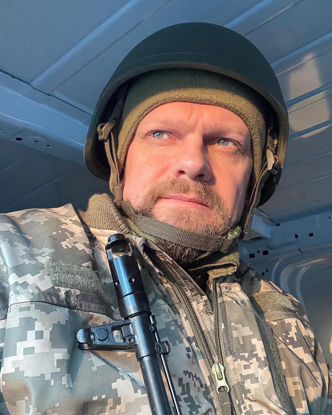 Актер-военный Гарик Бирча впервые за долгое время показался в Киеве: как он выглядит