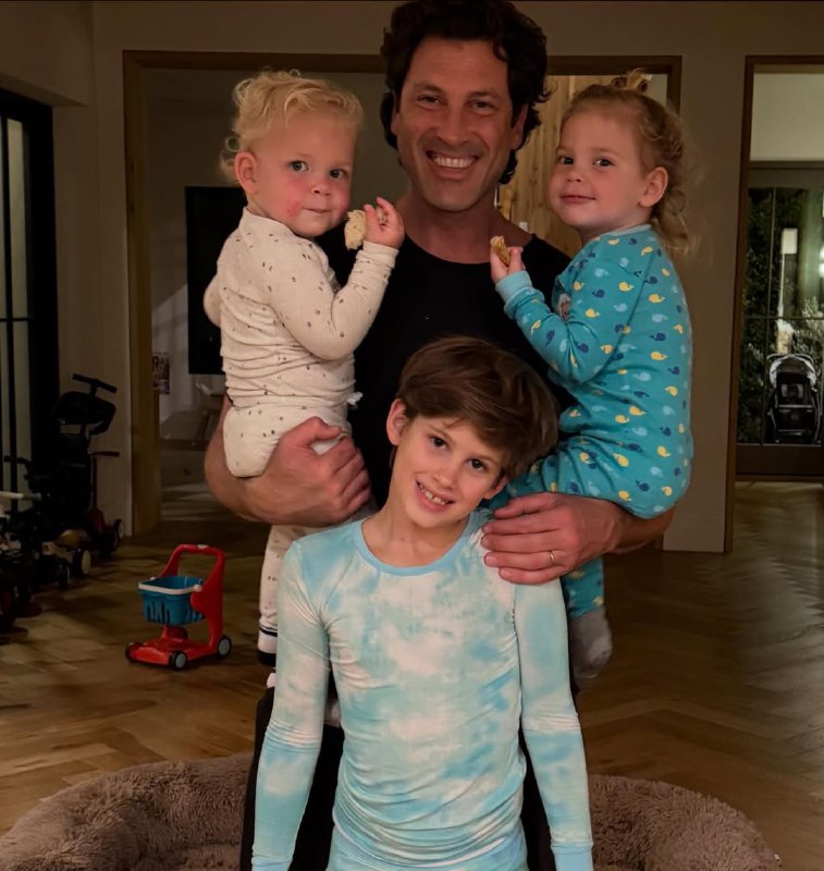 Бывший &quot;Холостяк&quot; впервые за долгое время показал детей, которые заметно подросли