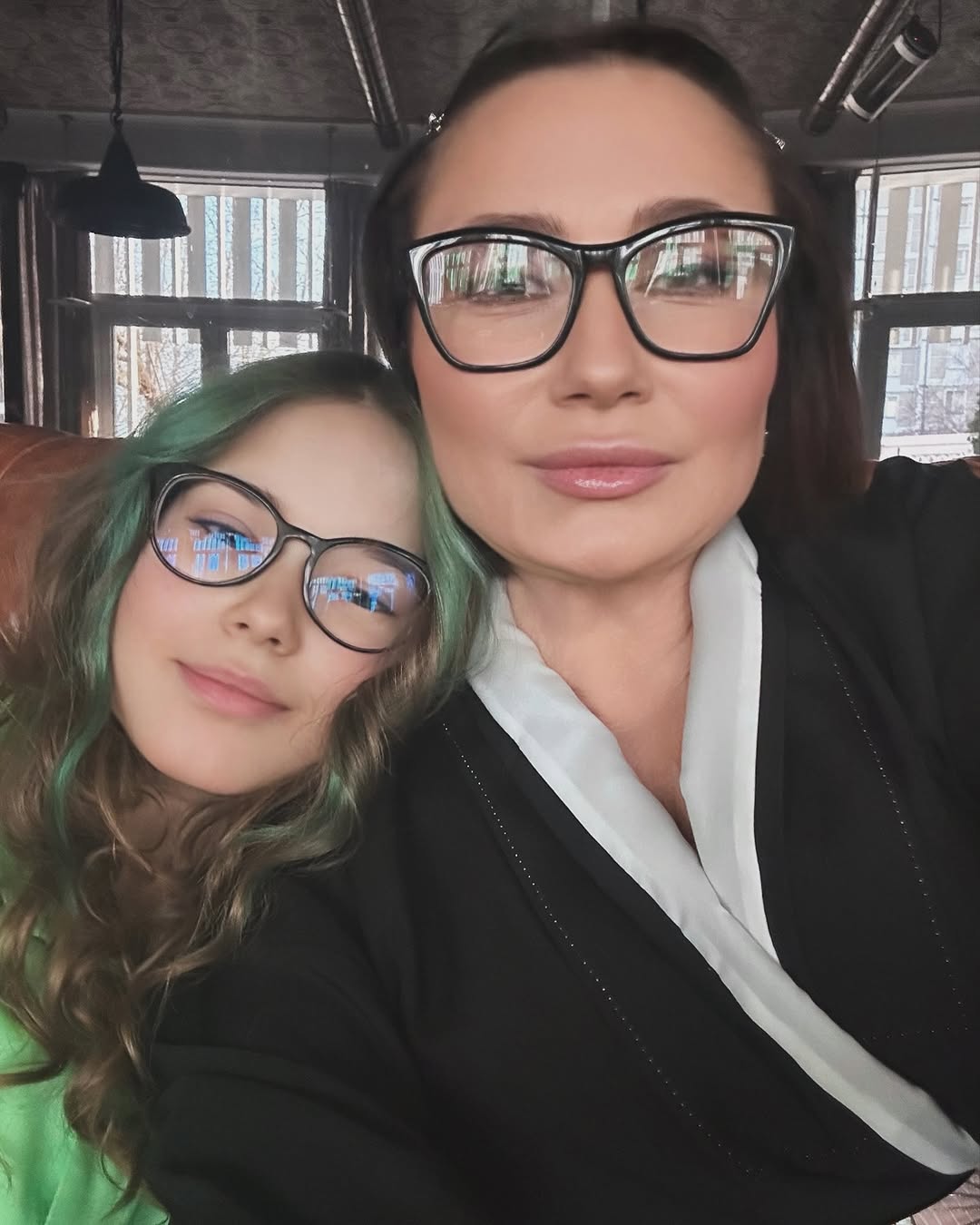 Елена Мозговая впервые за долгое время показала младшую дочь: как она выглядит