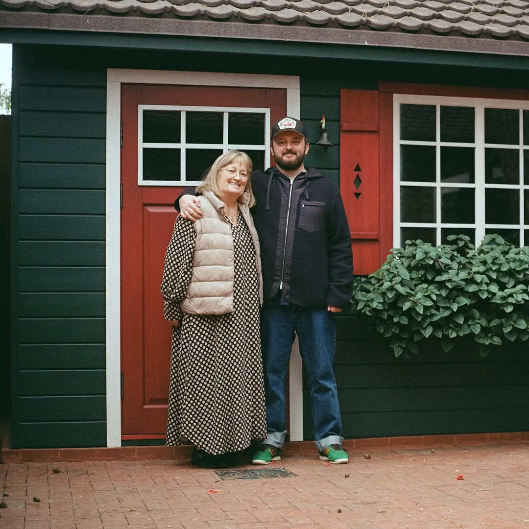 DZIDZIO впервые за долгое время показал свою маму: как она выглядит