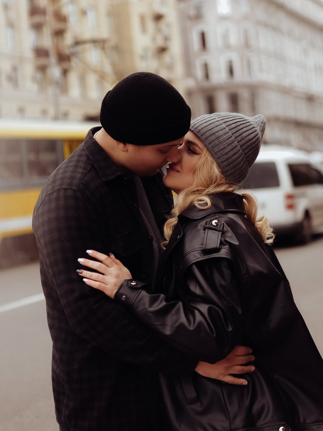 Беременная победительница "Холостяка-13" впервые показала животик на фото