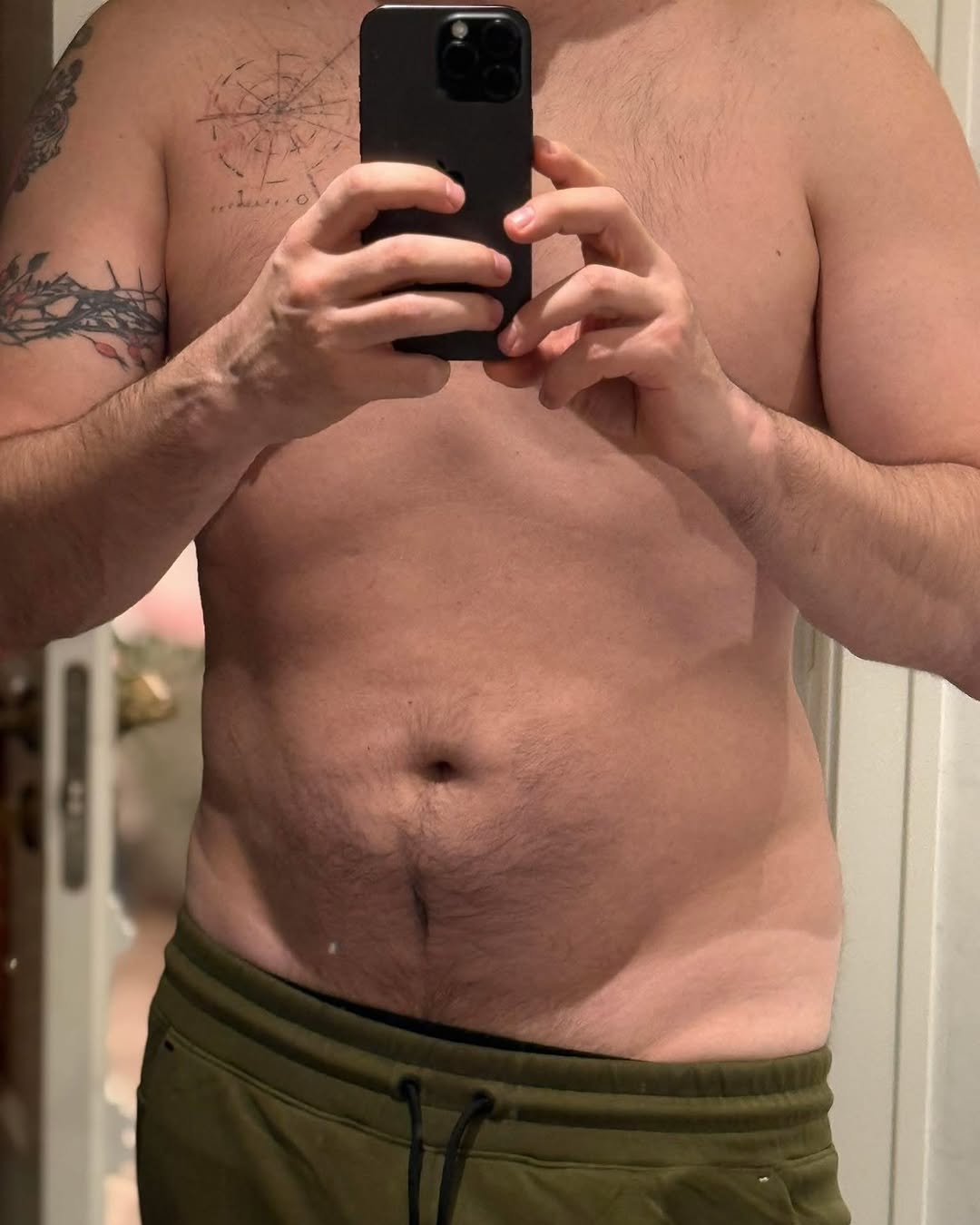 Жена Арестовича подала на развод после 10 лет брака: что известно