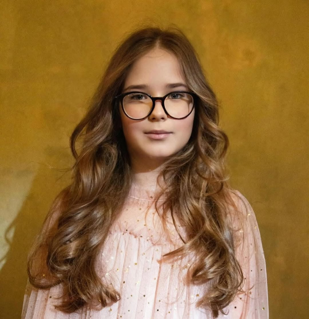 Олена Мозгова зачарувала новими фото доньки-красуні, яку народила в 40 років