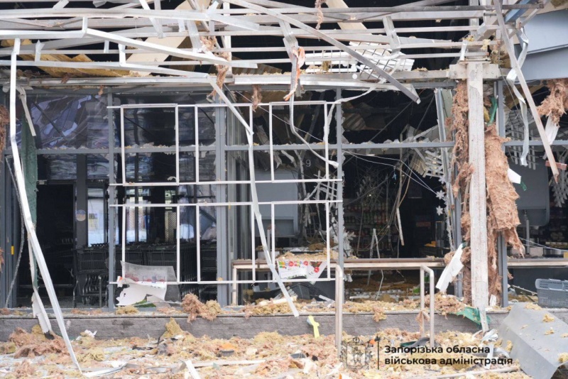 Russia hits supermarket in Zaporizhzhia, leaves injuried and damages