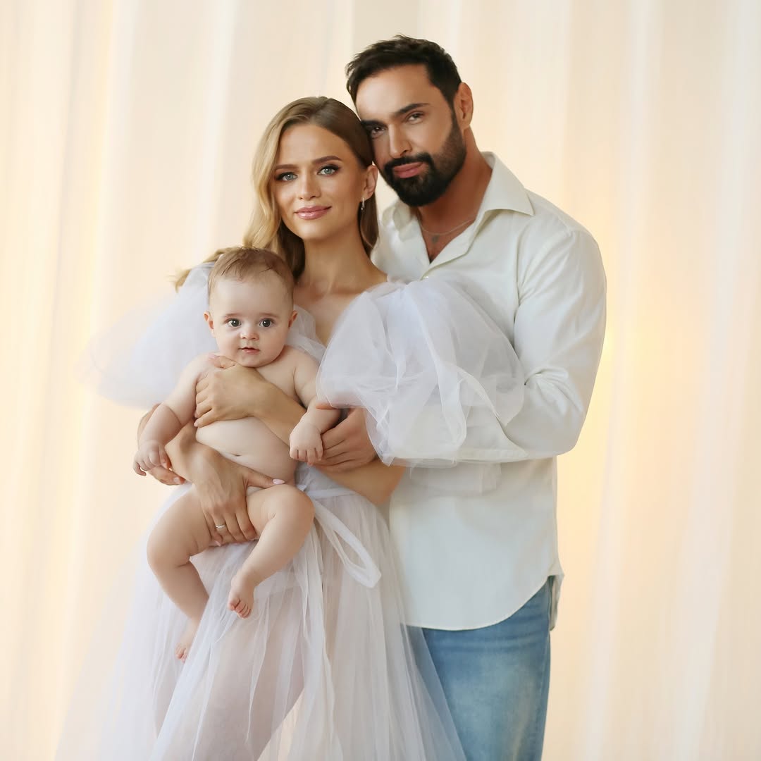 Виталию Козловскому - 40: жена певца трогательно поздравила его и показала семейное фото